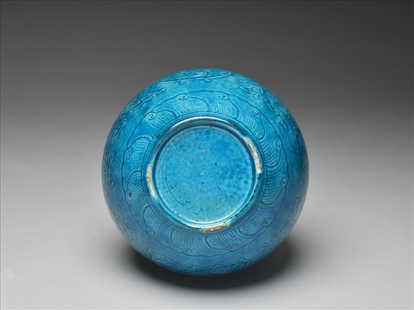 孔雀綠釉牡丹紋天球瓶