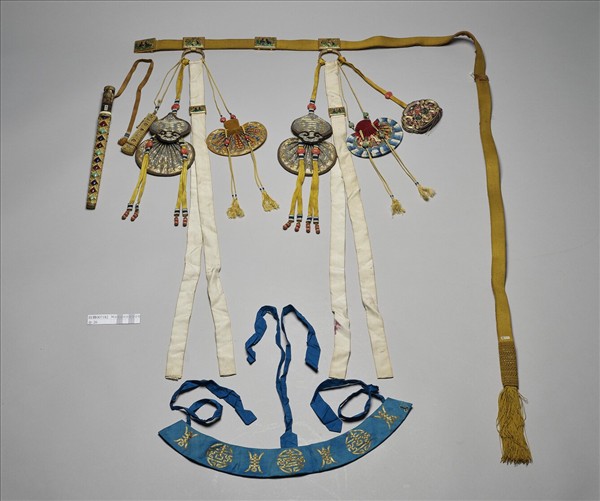 鍍金嵌琺瑯帶扣吉服帶