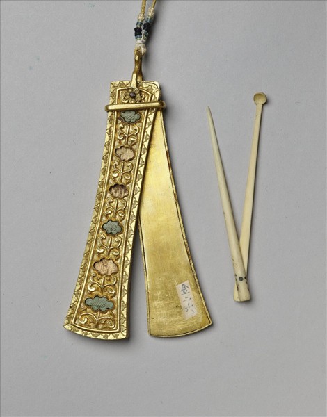 鍍金嵌琺瑯帶扣吉服帶