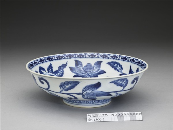 青花蓮花紋碗