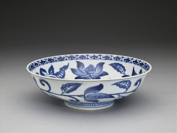 青花蓮花紋碗