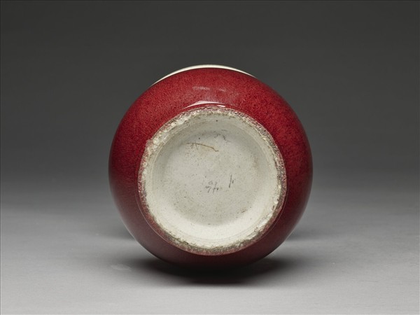 紅釉瓶