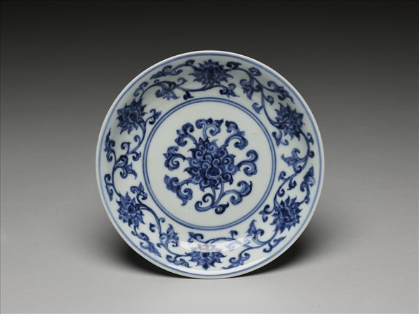 青花纏枝番蓮紋盤