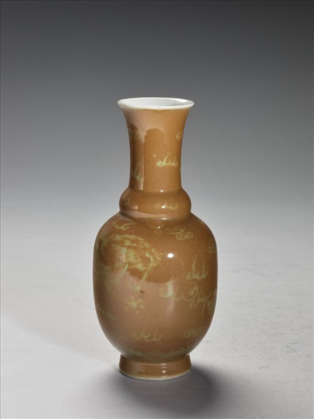 紫金釉劃花龍紋瓶