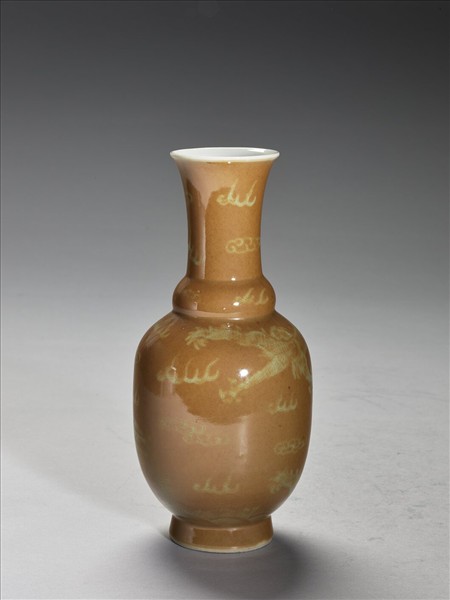 紫金釉劃花龍紋瓶