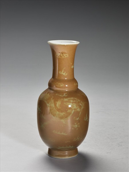 紫金釉劃花龍紋瓶