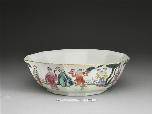 五彩花神圖十二方碗