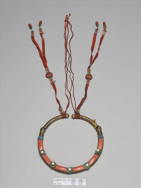 金點翠嵌珊瑚米珠領約