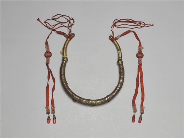 金點翠嵌珊瑚米珠領約