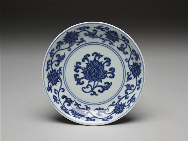 青花纏枝番蓮紋盤