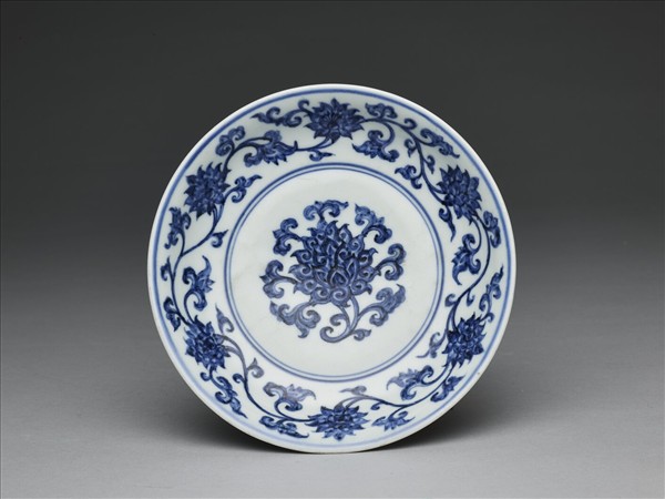 青花纏枝番蓮紋盤