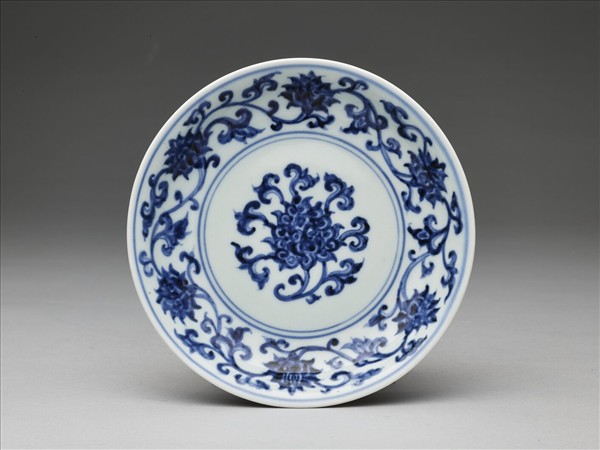 青花纏枝番蓮紋盤