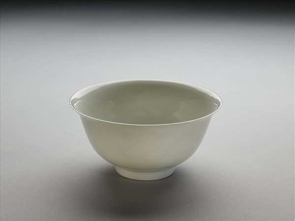 甜白釉雙龍紋碗