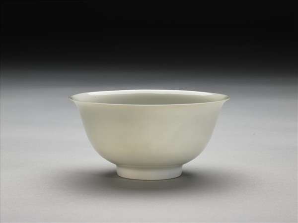 甜白釉雙龍紋碗