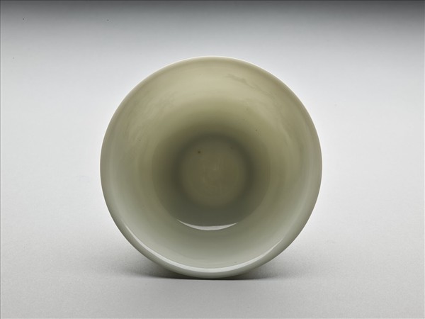 甜白釉雙龍紋碗