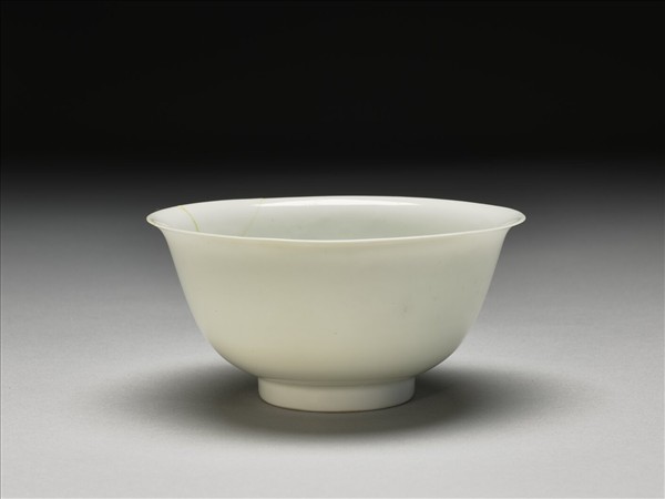 甜白釉雙龍紋碗