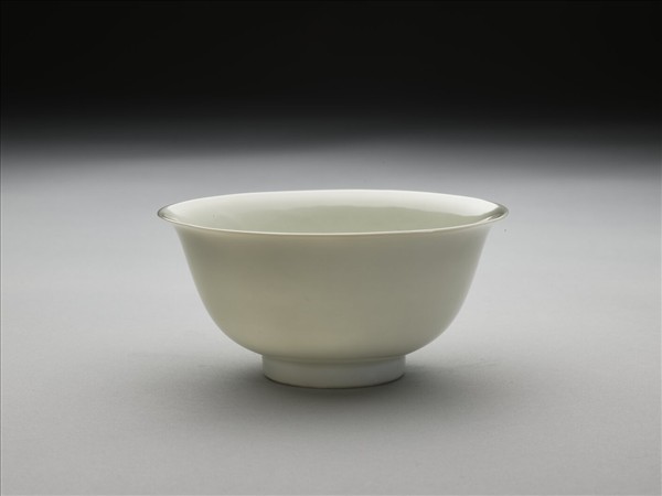 甜白釉雙龍紋碗