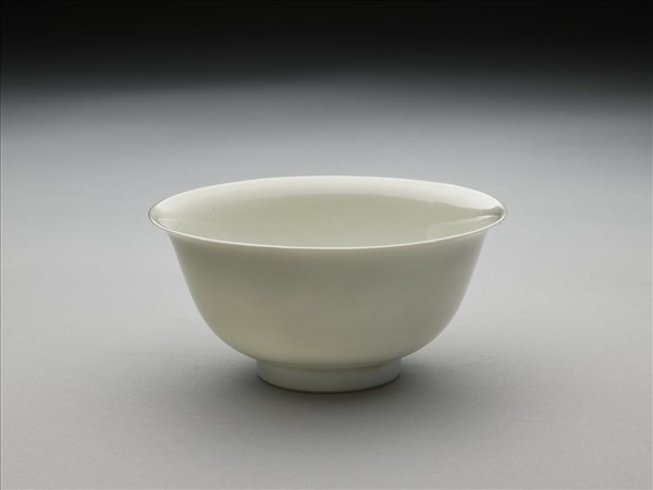 甜白釉雙龍紋碗