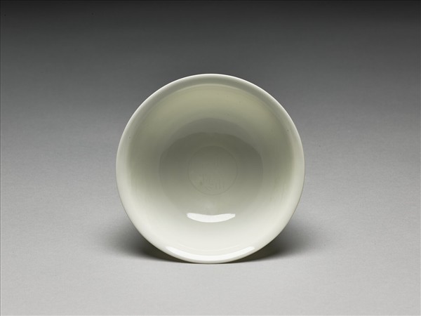 甜白釉雙龍紋碗