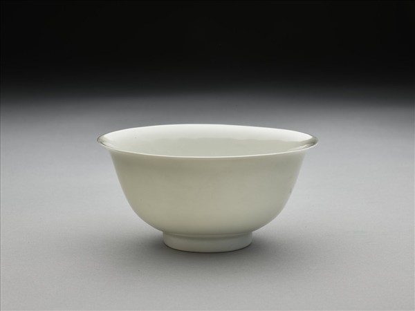 甜白釉雙龍紋碗