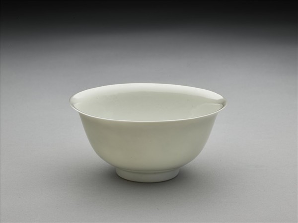 甜白釉雙龍紋碗