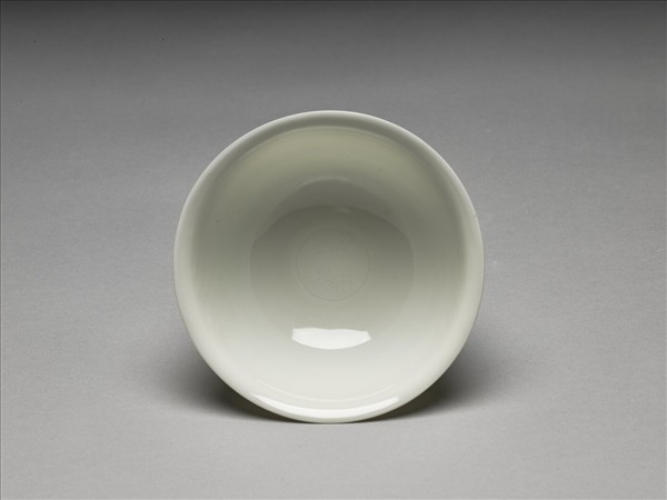 甜白釉雙龍紋碗