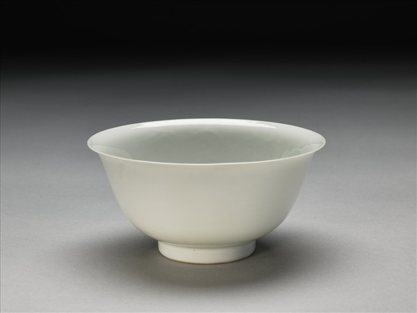 甜白釉雙龍紋碗