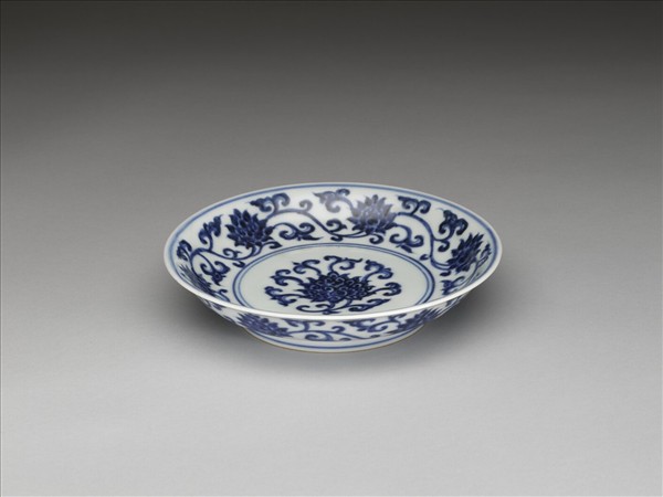 青花纏枝番蓮紋盤