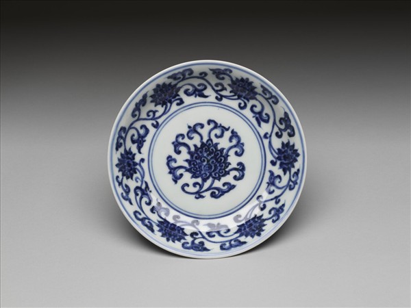 青花纏枝番蓮紋盤