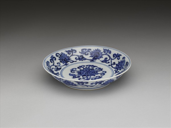 青花纏枝番蓮紋盤