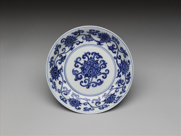 青花纏枝番蓮紋盤