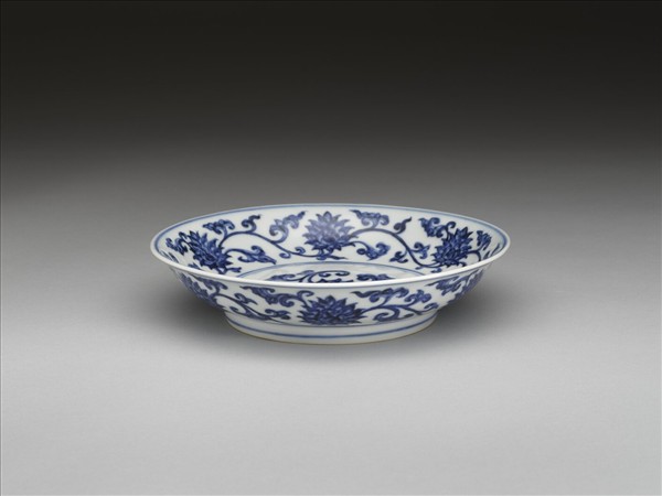 青花纏枝番蓮紋盤