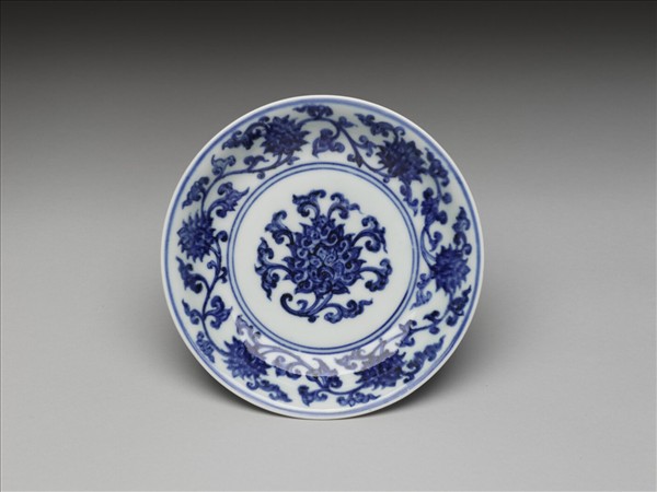 青花纏枝番蓮紋盤