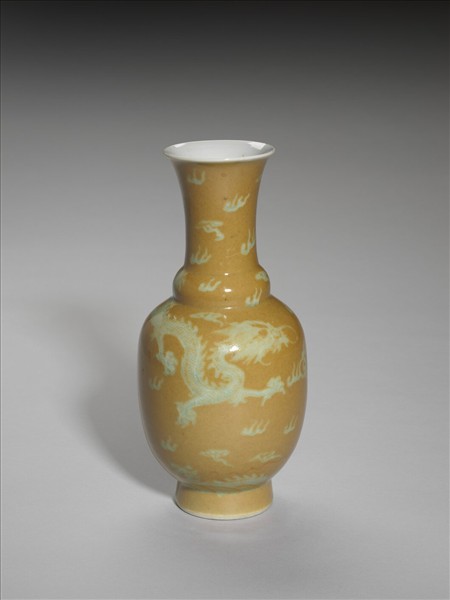 紫金釉劃花龍紋瓶