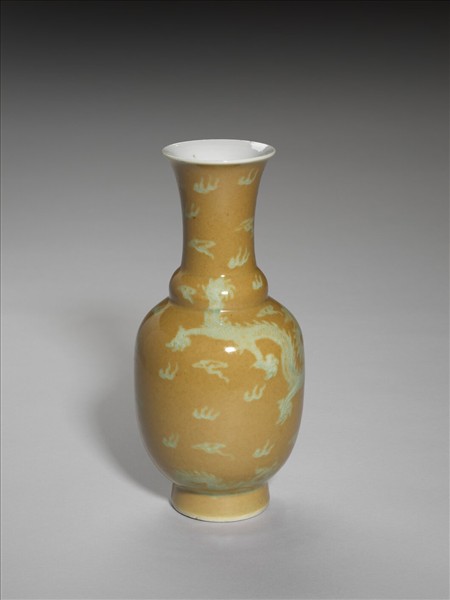 紫金釉劃花龍紋瓶