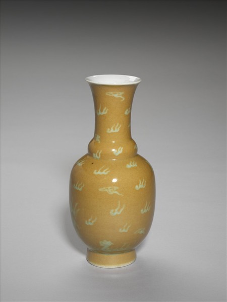 紫金釉劃花龍紋瓶