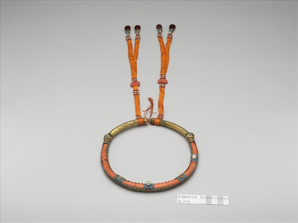 金點翠嵌珊瑚米珠領約