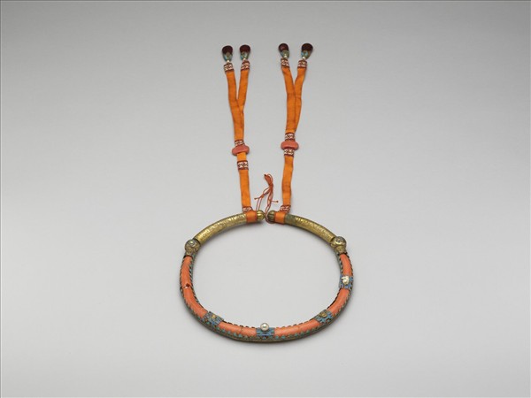 金點翠嵌珊瑚米珠領約