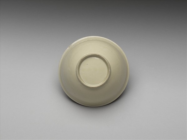 白瓷印花雲鶴紋碗