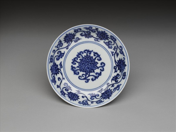 青花纏枝番蓮紋盤