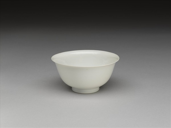 甜白釉雙龍紋碗