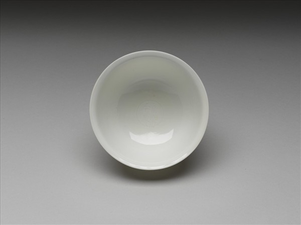 甜白釉雙龍紋碗