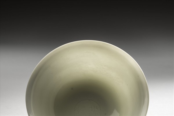 甜白釉雙龍紋碗