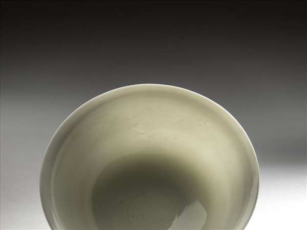 甜白釉雙龍紋碗