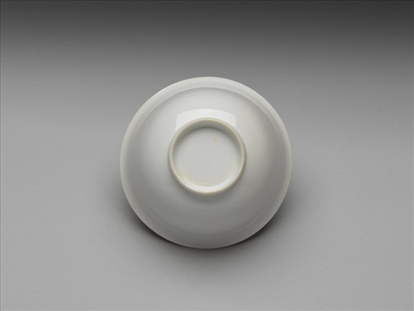 甜白釉雙龍紋碗