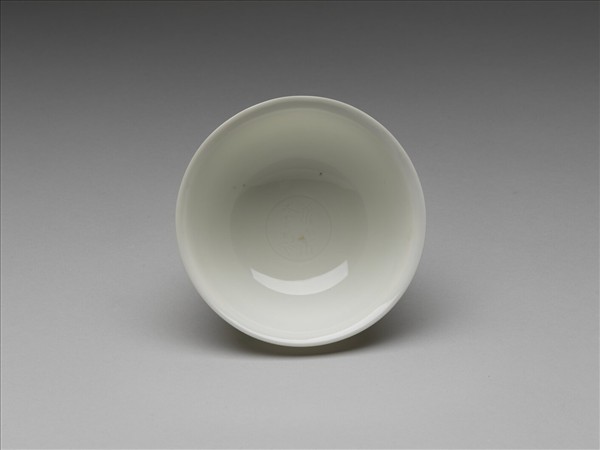 甜白釉雙龍紋碗