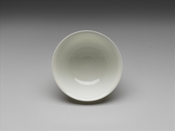 甜白釉雙龍紋碗