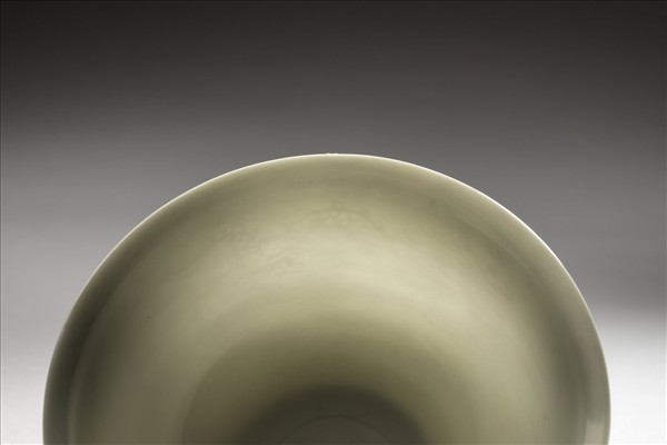 甜白釉雙龍紋碗