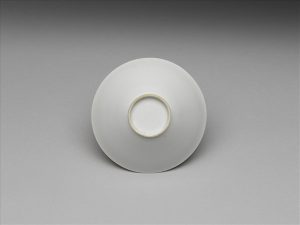 甜白釉番蓮八寶紋碗