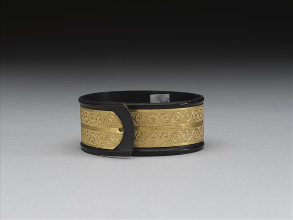 牛角嵌金鐲